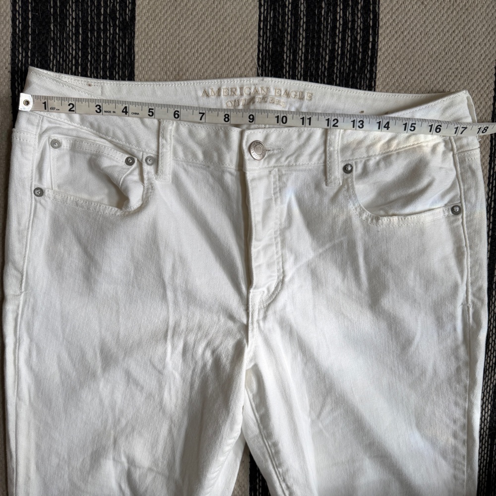 American Eagle Women's White Boy Crop With Distress Stretch Jeans  Size 14 - Picture 6 of 10